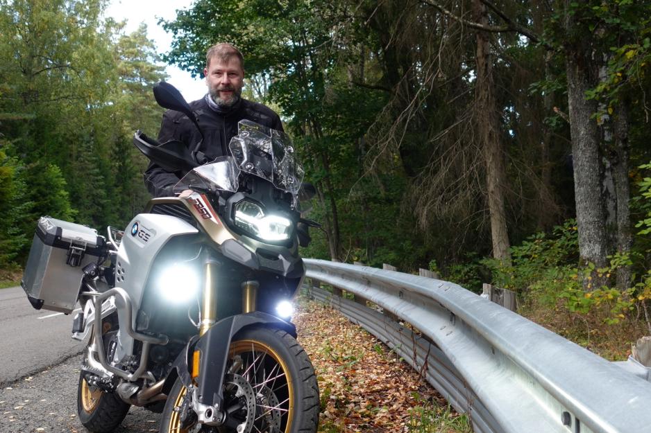 Jan Harry Svendsen st&aring;r ved et kj&oslash;ret&oslash;y