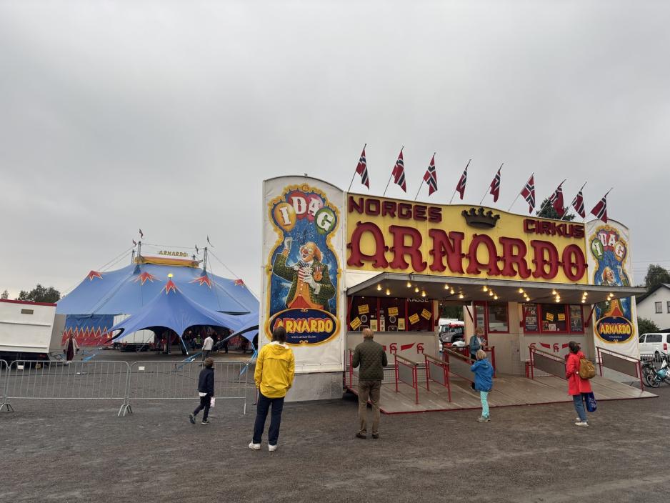 Utsiden av "Cirkus Arnardo"