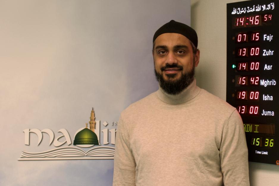 Portrett av Usman Walayat Khan, nestleder i moskeen