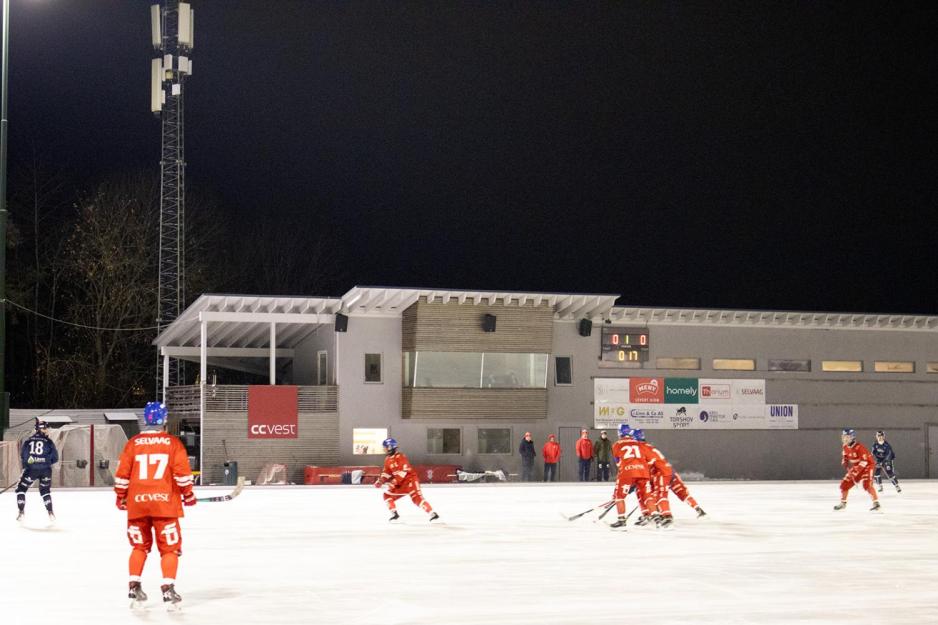 T&oslash;ff duell mellom tre Ullern spillere og en Ready spiller