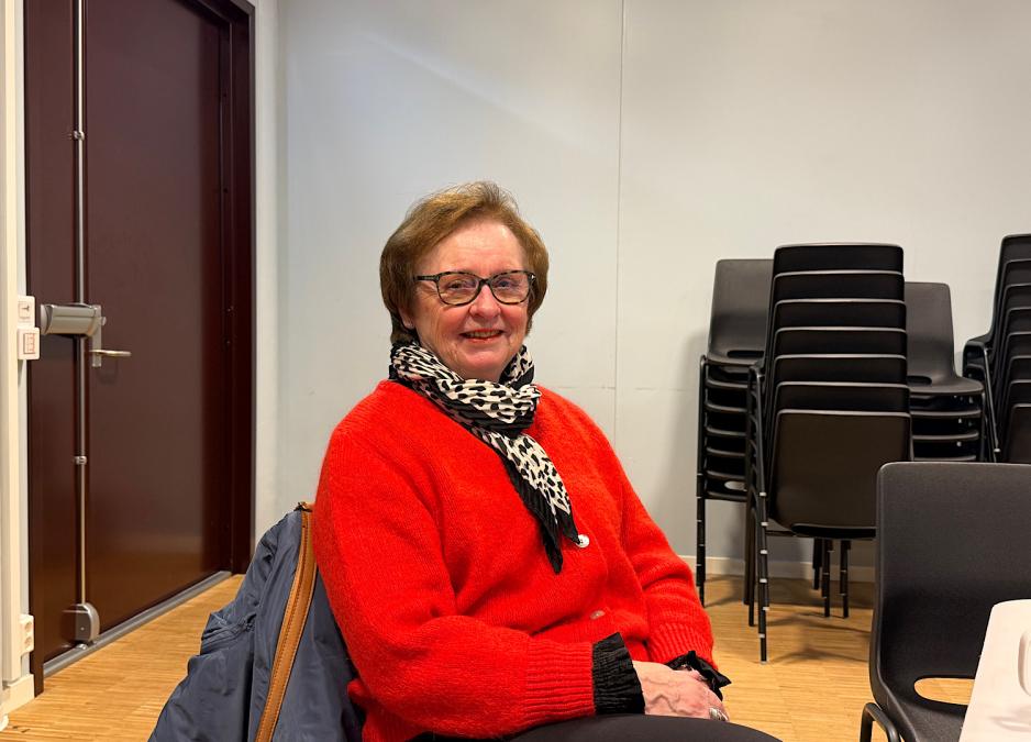 Tove Elisabeth Sander som er p&aring; dataveiledning p&aring; Deichman bibliotek p&aring; Holmlia.