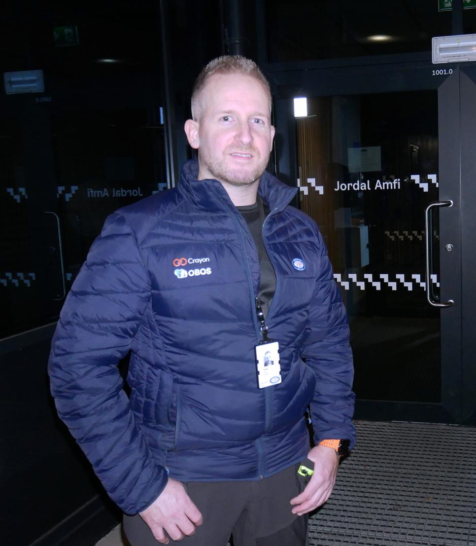 Kenneth Laine er en av mange som jobber frivillig for V&aring;lerenga Ishockeyklubb. 