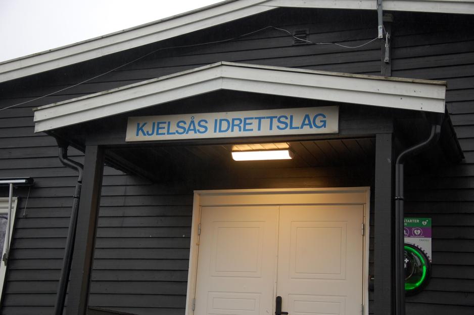 Kjels&aring;s fotball sitt klubbhus forfra