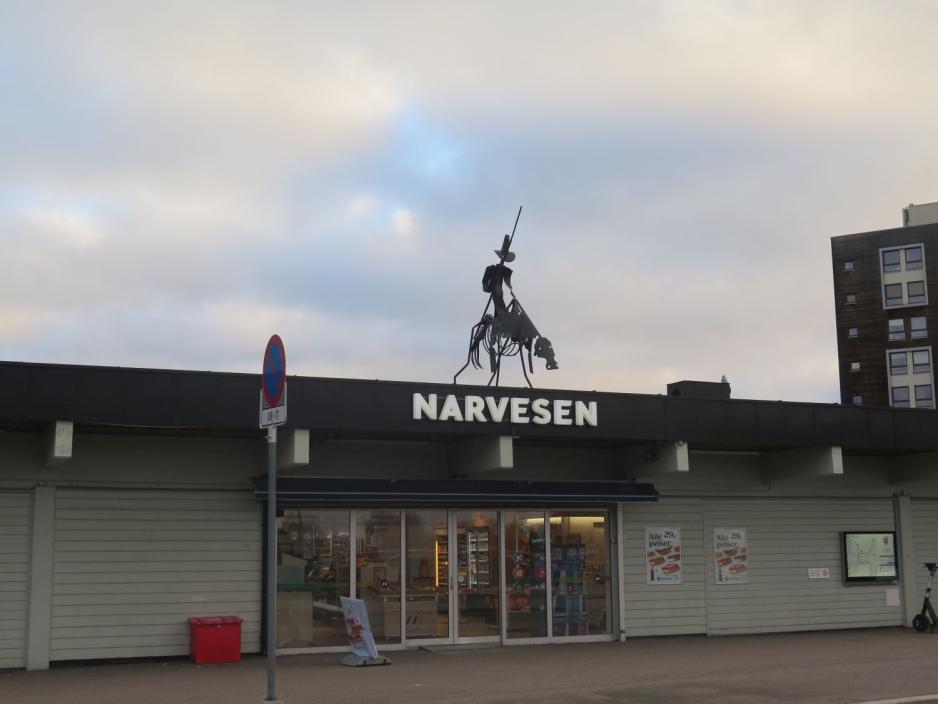 Don Quijote-statue over Narvesen p&aring; B&oslash;ler.