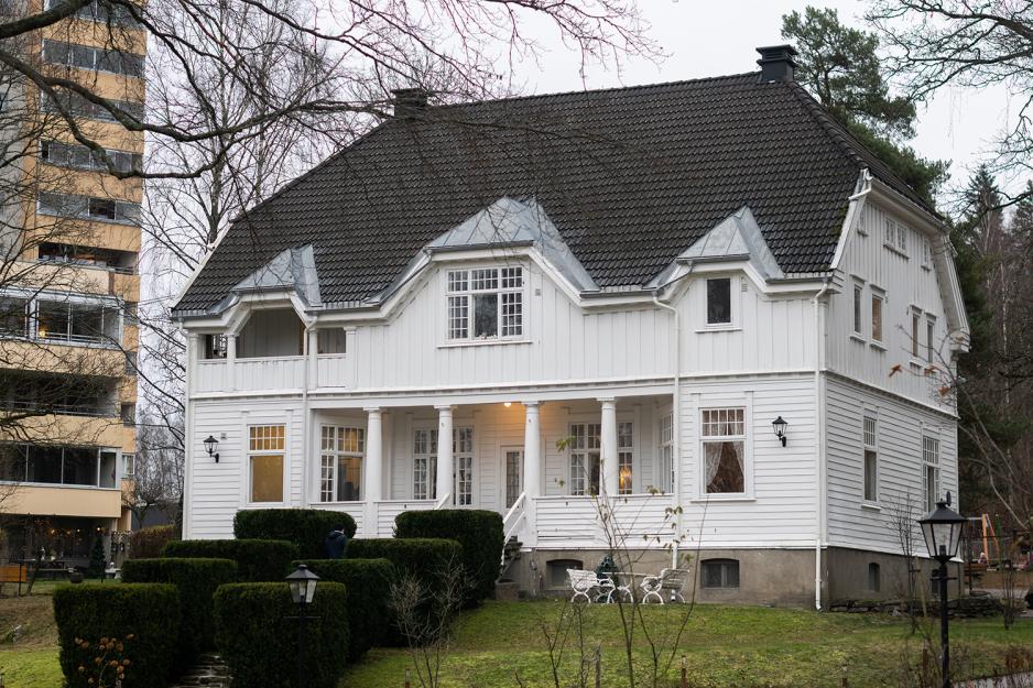 Her p&aring; Trosterudvillaen m&oslash;ttes deltakerne for &aring; delta workshop om frihet og kultur.