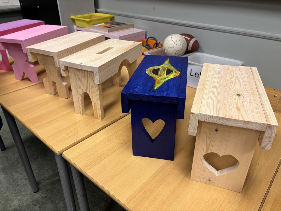 Krakker laget av sl&oslash;yden p&aring; &Oslash;stensj&oslash; skole