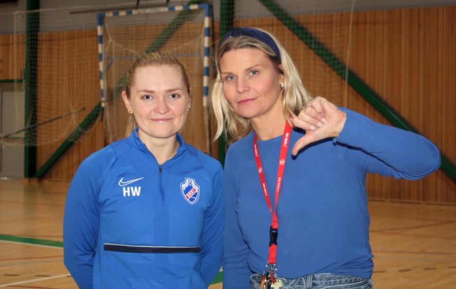 Spiller og trener er misforn&oslash;yde med tilstanden hallen er i.