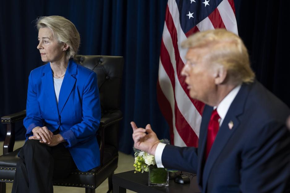 Ursula von der Leyen, president for Europakommisjonen, og Donald Trump, USAs president, under et m&oslash;te i 2025.