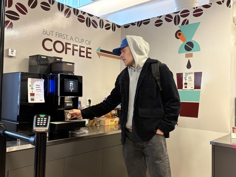 Er lov med en kaffet&aring;r p&aring; skolen