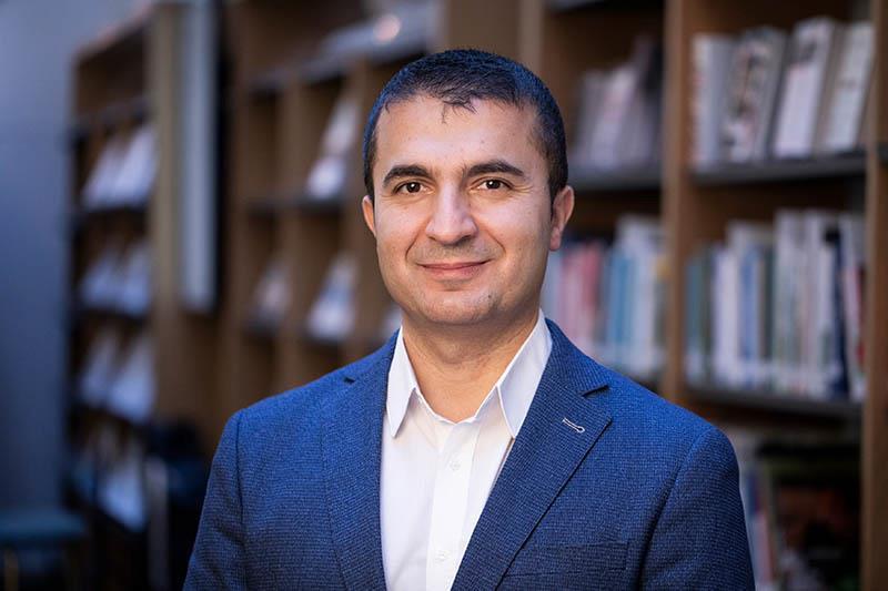 Halwan Ibrahim i bl&aring; dress