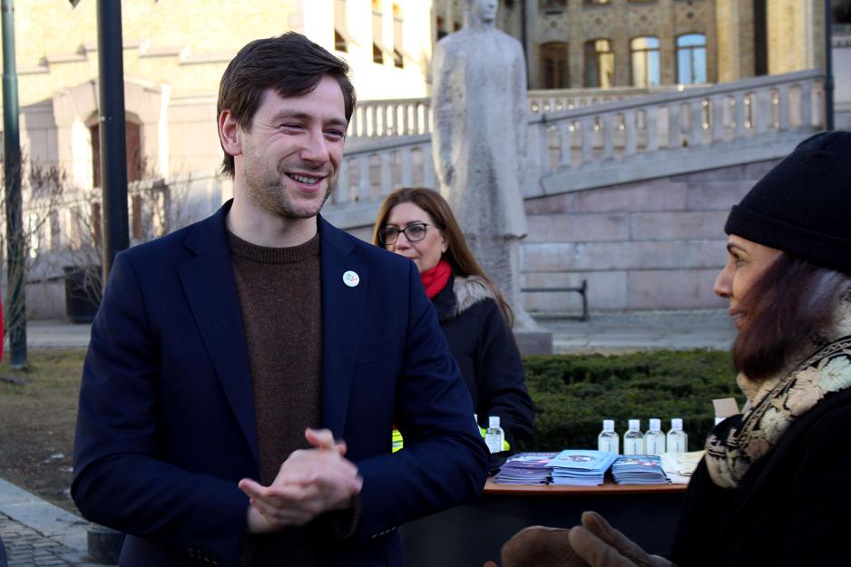 SV-politiker Andreas Sjalg Unneland p&aring; demonstrasjon.