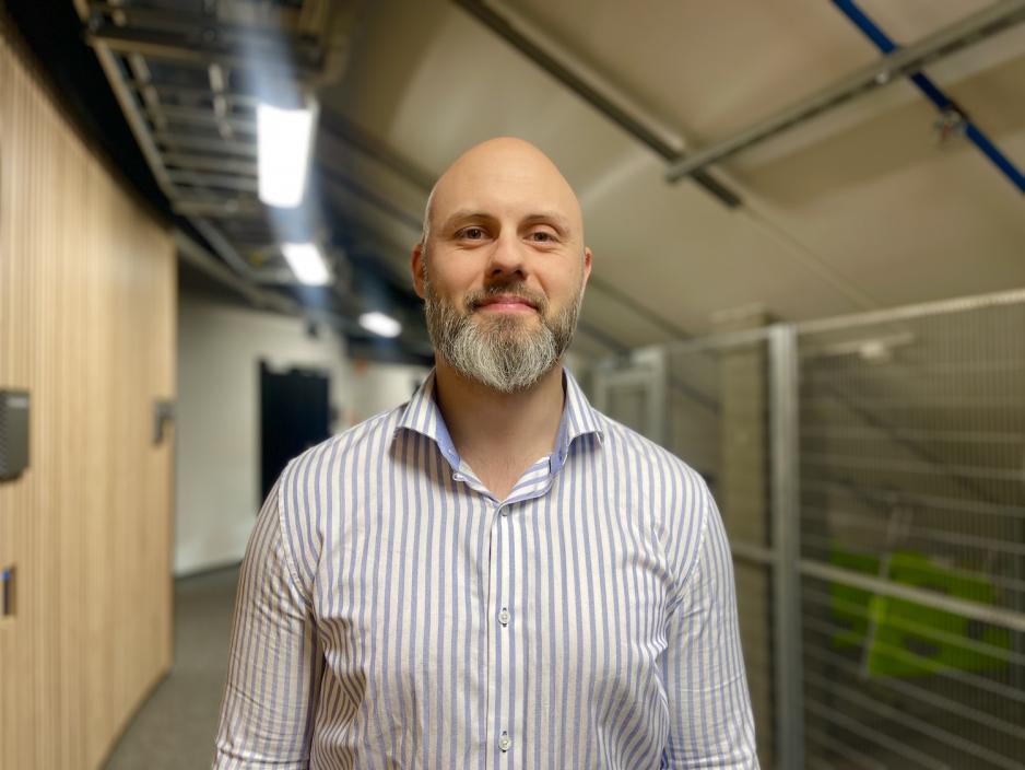 Bilde av treneren Daniel S&oslash;rvik.