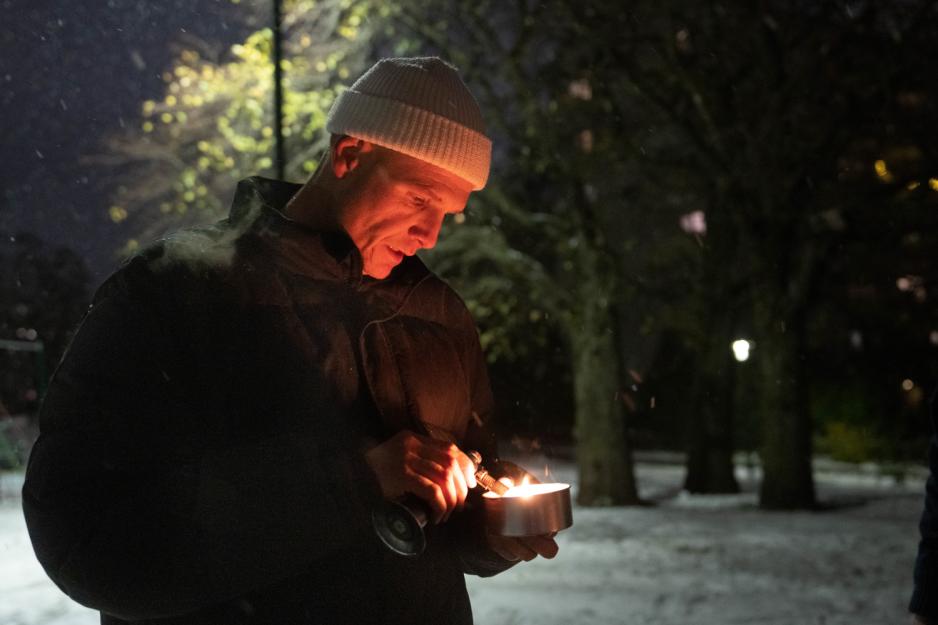 Tommy Gulliksen tenner p&aring; en fakkel
