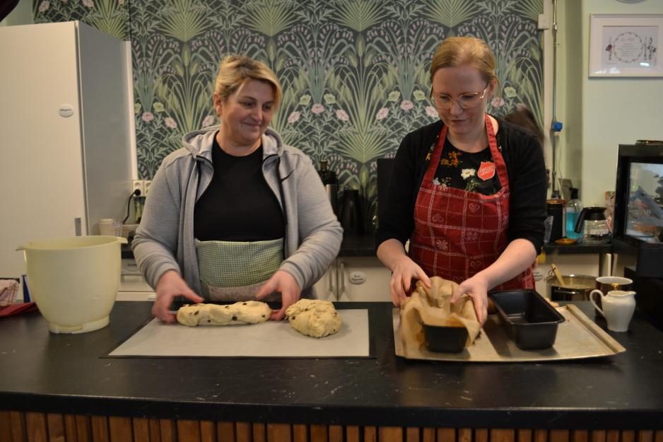 Heidi J&oslash;rgensen og Liudmyla baker. 