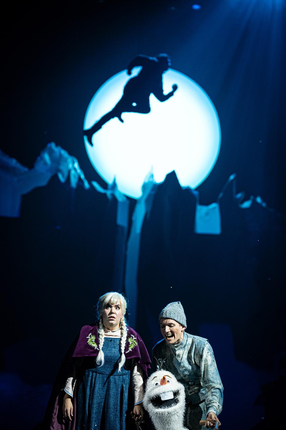 Sn&oslash;mann og prinsesse p&aring; scenen