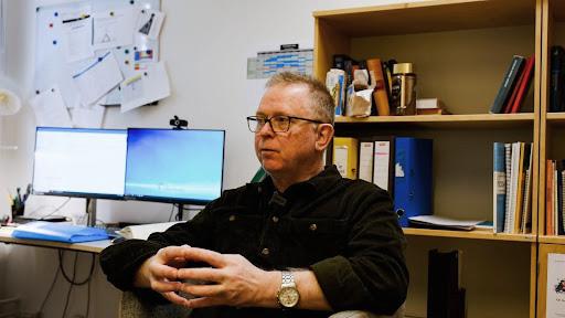 Portrett av psykiater Fred Heggen i hans kontor p&aring; Gaustad