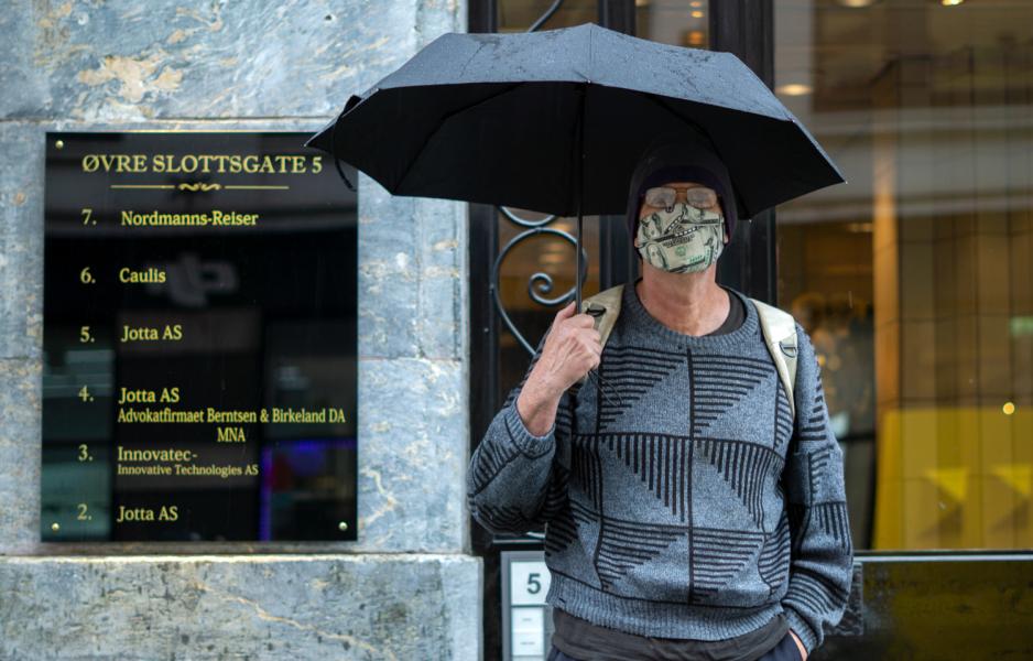 Portrett av Geir Hagland utenfor DNF-48s gamle kontorer i &Oslash;vre Slottsgate 5 i Oslo.