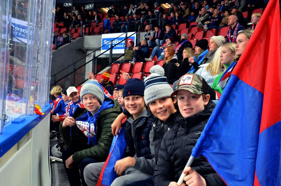 Guttegjeng p&aring; ishockeykamp