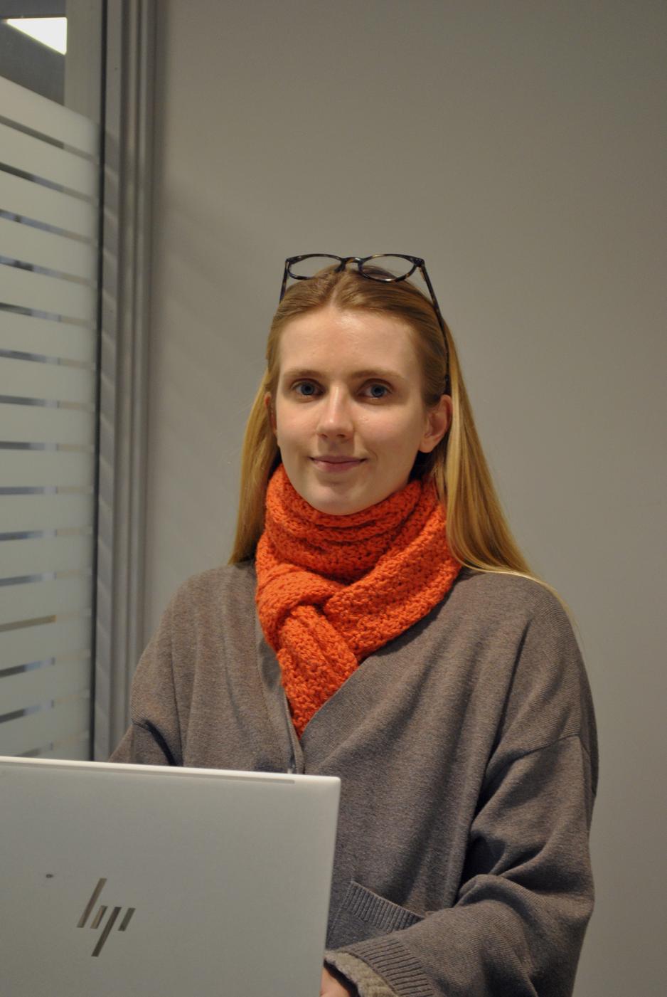 Hanna Seglem Tangen p&aring; kontoret sitt
