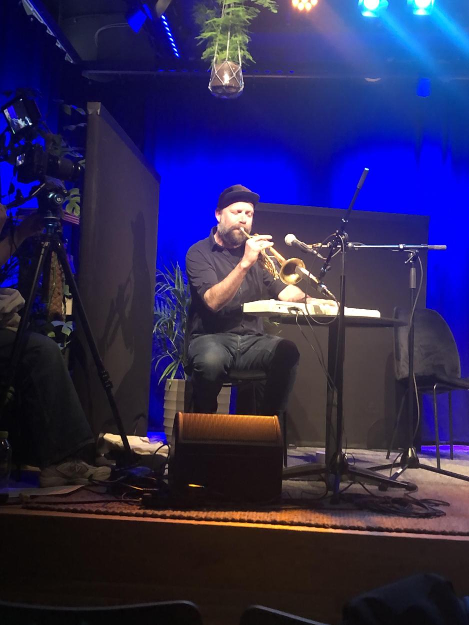 Trompetist Mathias Eick p&aring; scenen
