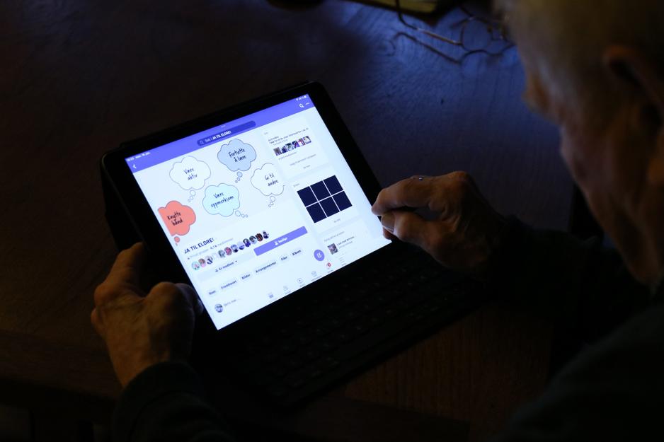 "JA TIL ELDRE!" vises p&aring; iPaden Grann holder