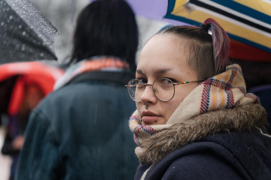 Noah Leon Gaup Astete ser inn i kameraet, p&aring; Fosen-demonstrasjonen