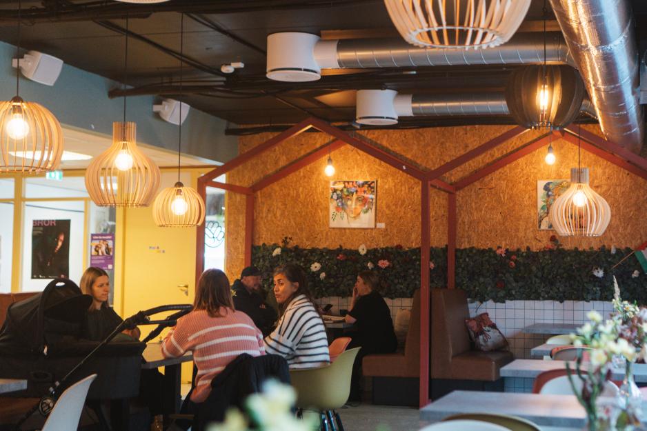 Barselgruppe m&oslash;tes p&aring; Forandringhuset p&aring; kaf&eacute; p&aring; dagtid