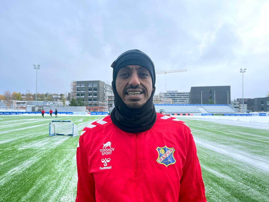 Abraham Tsheaie p&aring; fotballbanen