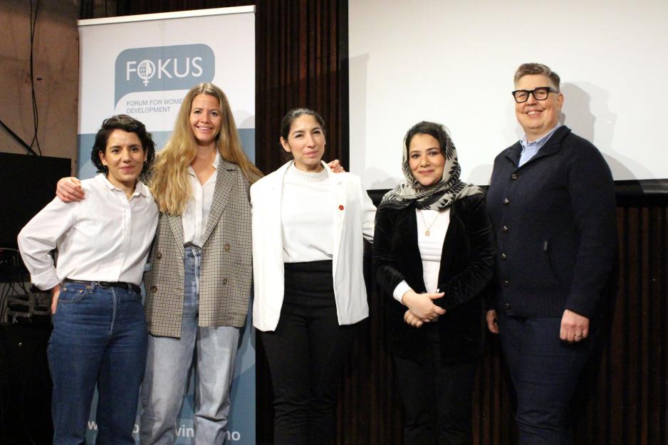 Paneldebatten best&aring;ande av Lina Alvarez, Lene Wold, Adriana Ruiz, Nagris Nehan og Gro Lindstad. 