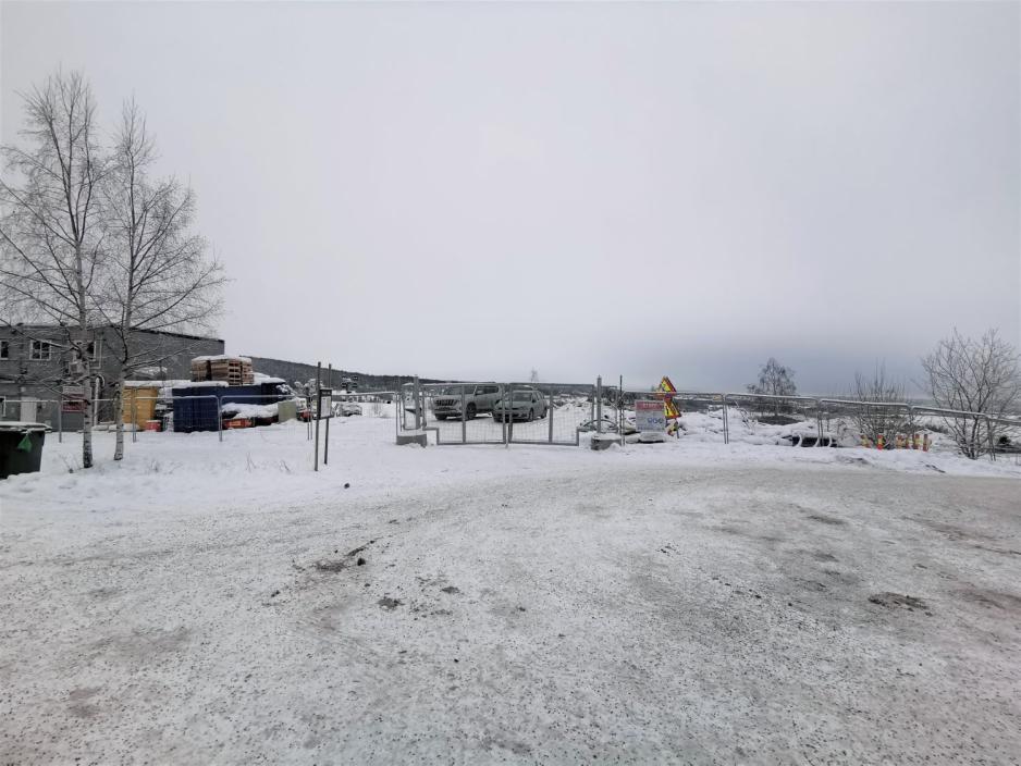Anleggsparkering ved byggeomr&aring;det til Slattumhallen