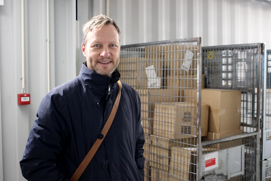 Kenneth Tj&oslash;nndal Pettersen avbildet inne i Huben p&aring; Aker Brygge