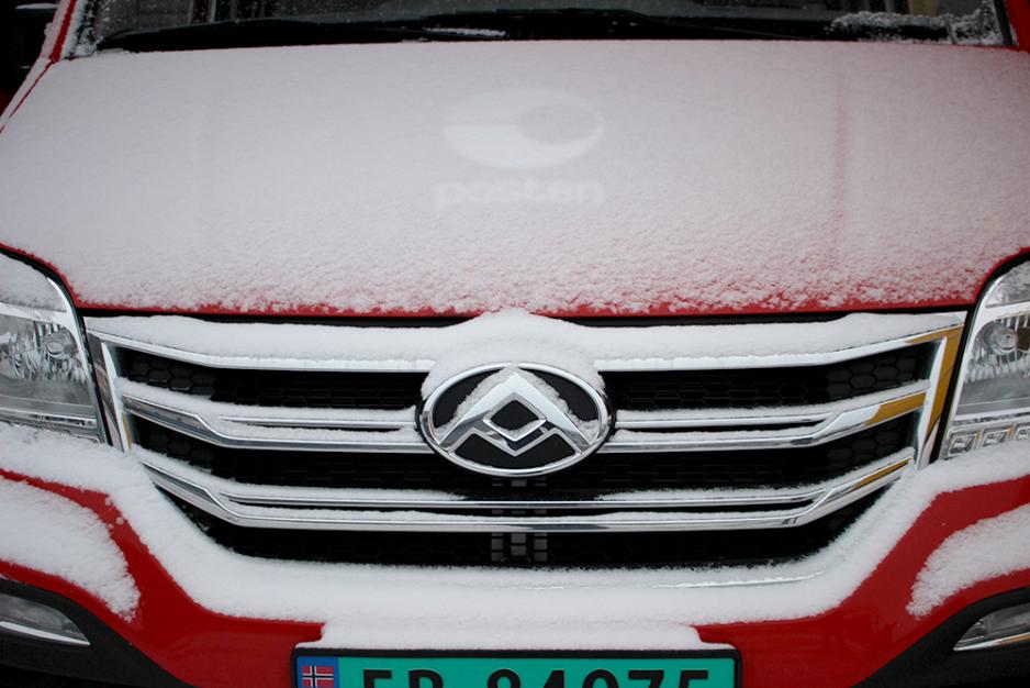 N&aelig;rbilde av &eacute;n av postens elektriske biler