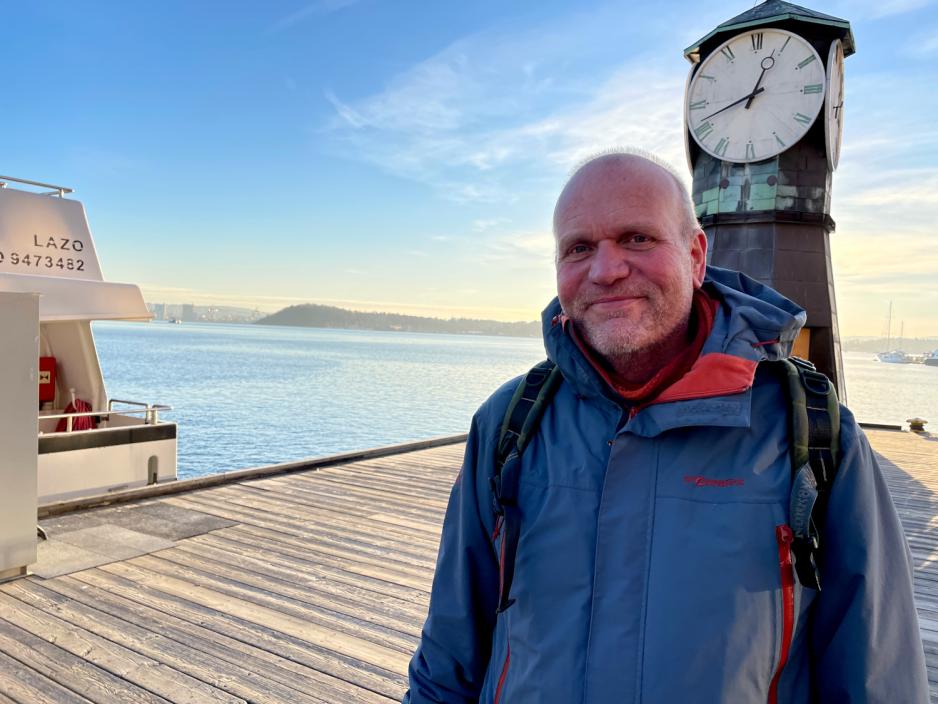 Sten Ekstr&oslash;m avbildet p&aring; Aker Brygge i Oslo.