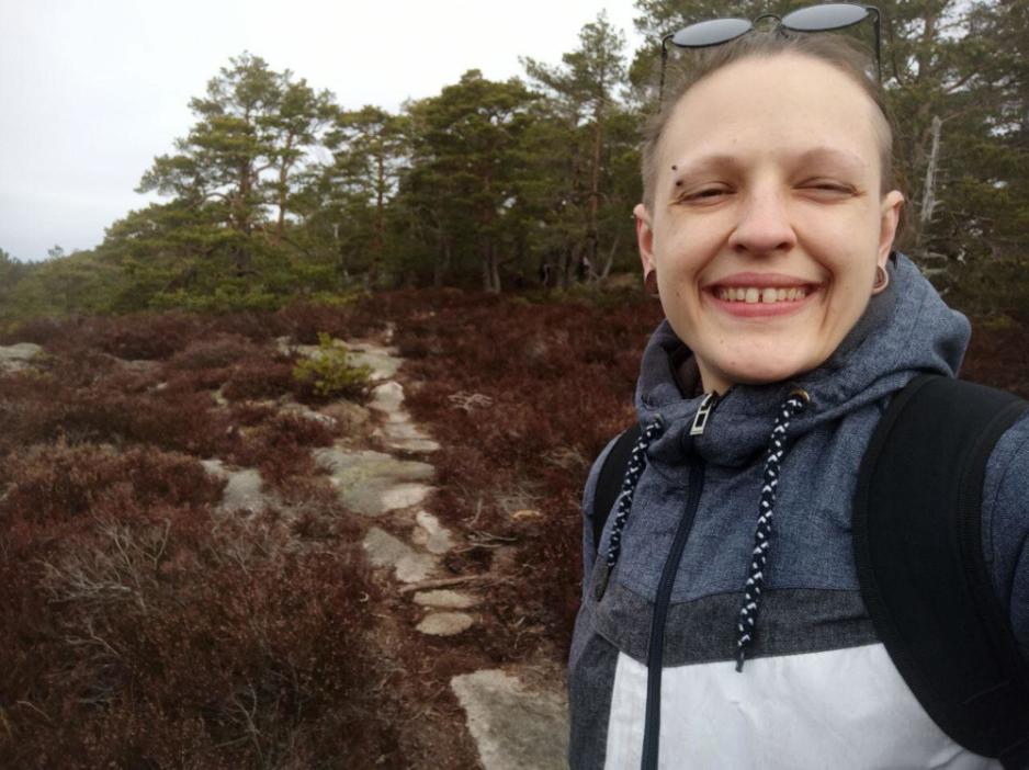 Hrodzitska er p&aring; tur i skogen p&aring; Rygge.
