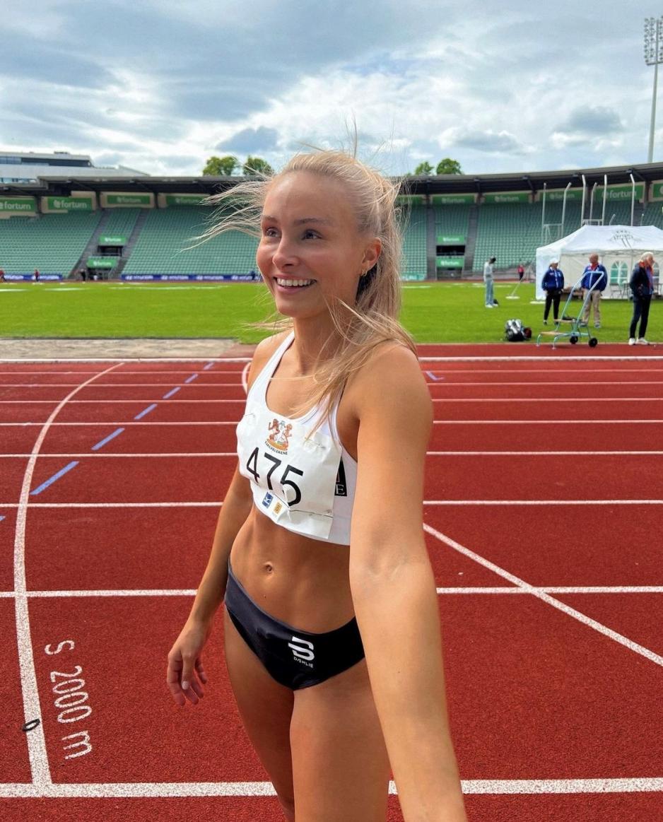 Vilde Aasmo med IK Tjalve-drakten p&aring;