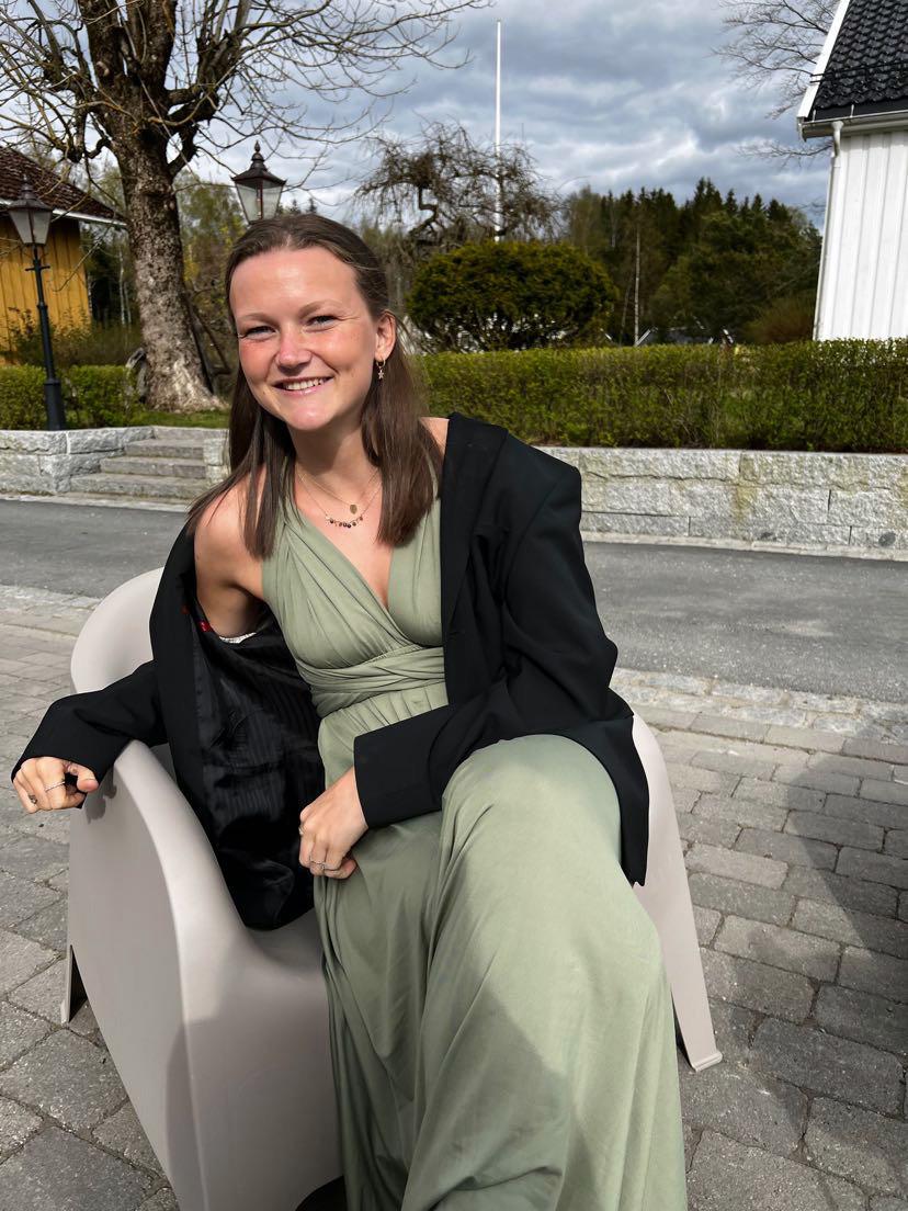Betina Wilberg (20) er rasende p&aring; FIFA for at de nekter bruken av One Love-bindet.