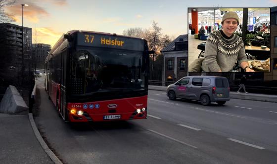 Bilde av en rutebuss, med et innlimt bilde av en smilende mann &oslash;verst i h&oslash;yre hj&oslash;rne.