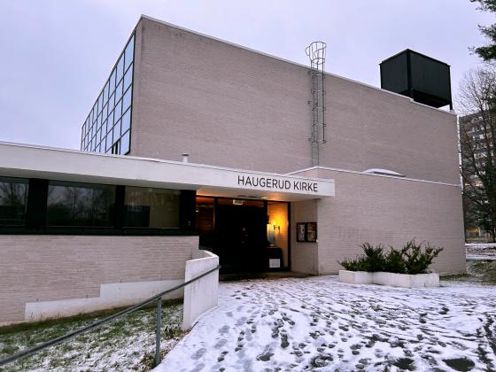 Haugerud kirke er en ny og moderne kirke som ligger i &Oslash;stensj&oslash;-omr&aring;det.