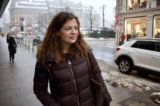 Gabrielle Lie st&aring;r p&aring; gata