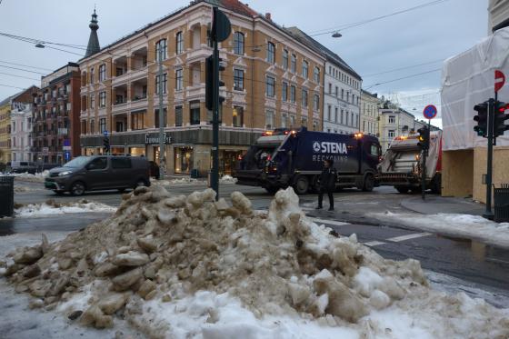 sn&oslash;dunge foran veikryss.