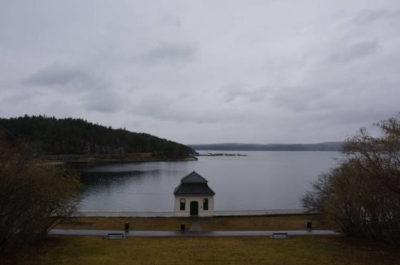Et gammelt mottakshus i Hvervenbukta. Brukt som galleri, men tidligere tekj&oslash;kken for &aring; ta imot gjester som Kongen.