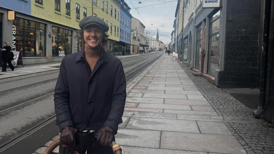 Christen Andreas Wroldsen med barnevogn p&aring; Gr&uuml;nerl&oslash;kka