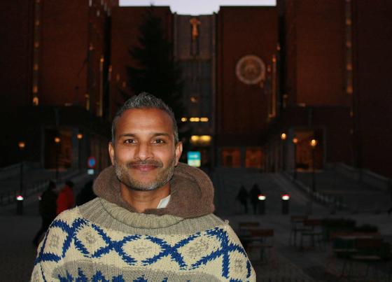 Sahayathasan Kaithampillai foran Oslo r&aring;dhus.