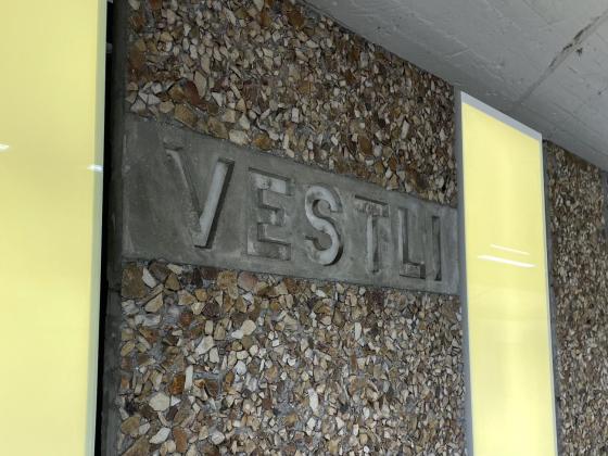 Skilt p&aring; Vestli T