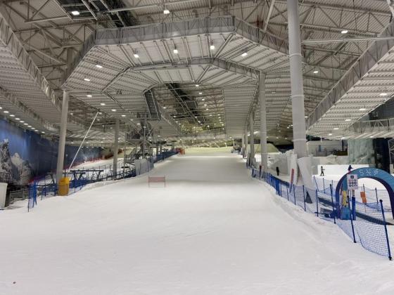 Inne i SN&Oslash;-hallen p&aring; L&oslash;renskog