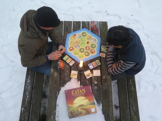Brage Hogstad og Noah Singh trener til Catan.