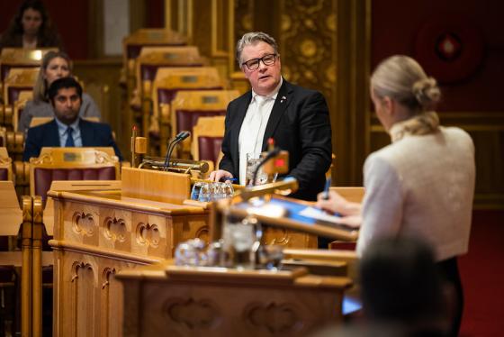 Per-Willy Amundsen avbildet p&aring; Stortinget