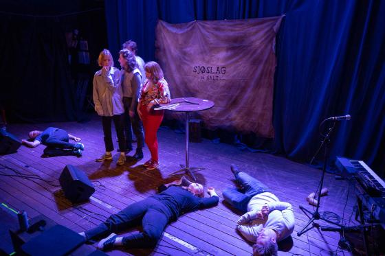 Teater forestilling p&aring; Salt
