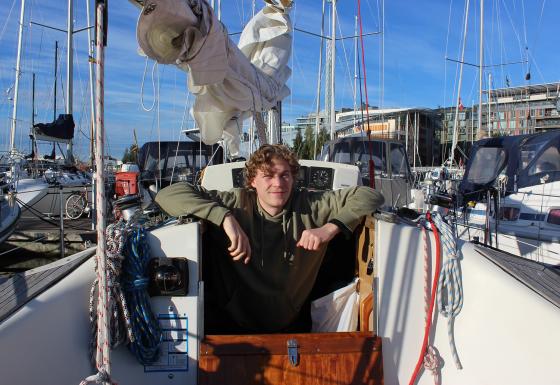 Hans Albert i b&aring;ten sin p&aring; Aker Brygge