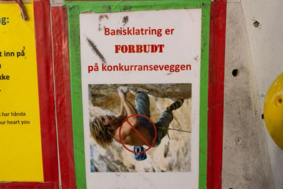 forbudskilt p&aring; klatresenter 